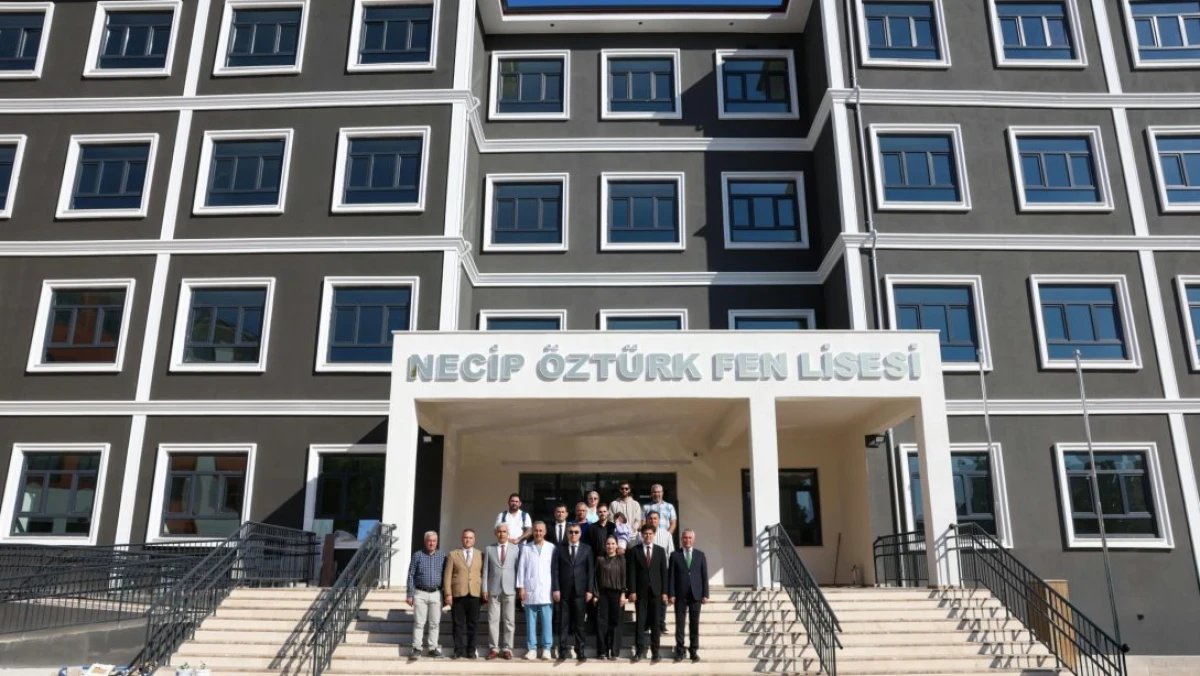 VALİ ATİLLA TOROS, NECİP &Ouml;ZT&Uuml;RK FEN LİSESİ İNŞAATINDA İNCELEMELERDE BULUNDU