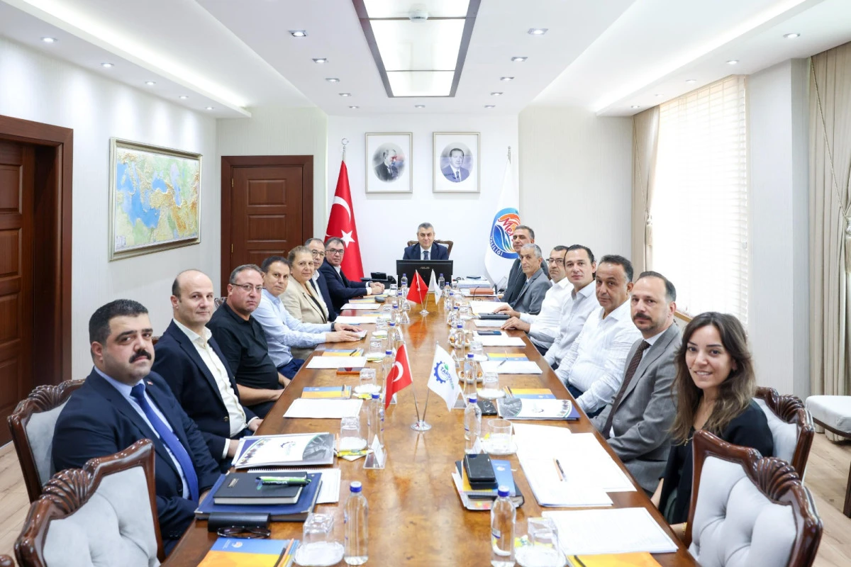 VALİ ATİLLA TOROS, OSB TOPLANTILARINA BAŞKANLIK ETTİ VE HEYETLERİ KABUL ETTİ