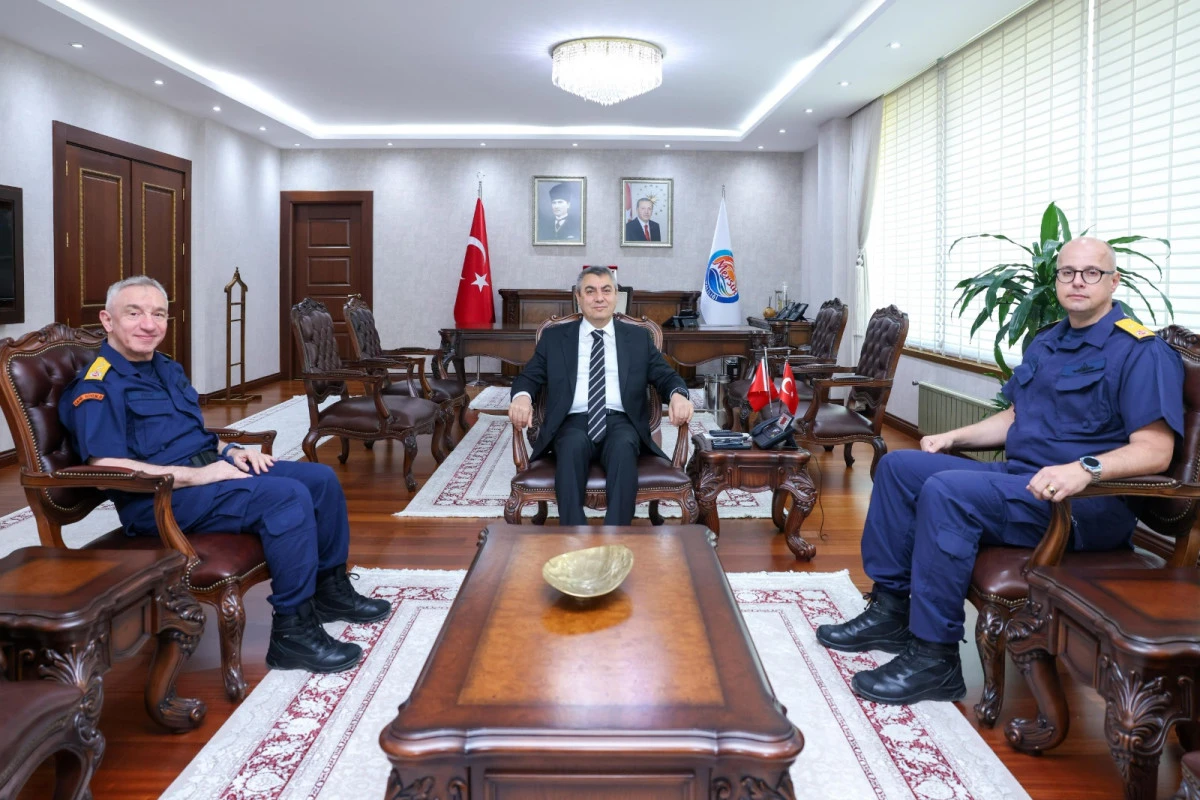 VALİ ATİLLA TOROS, SAHİL G&Uuml;VENLİK KOMUTAN YARDIMCISI FİTOZ İLE BİR ARAYA GELDİ