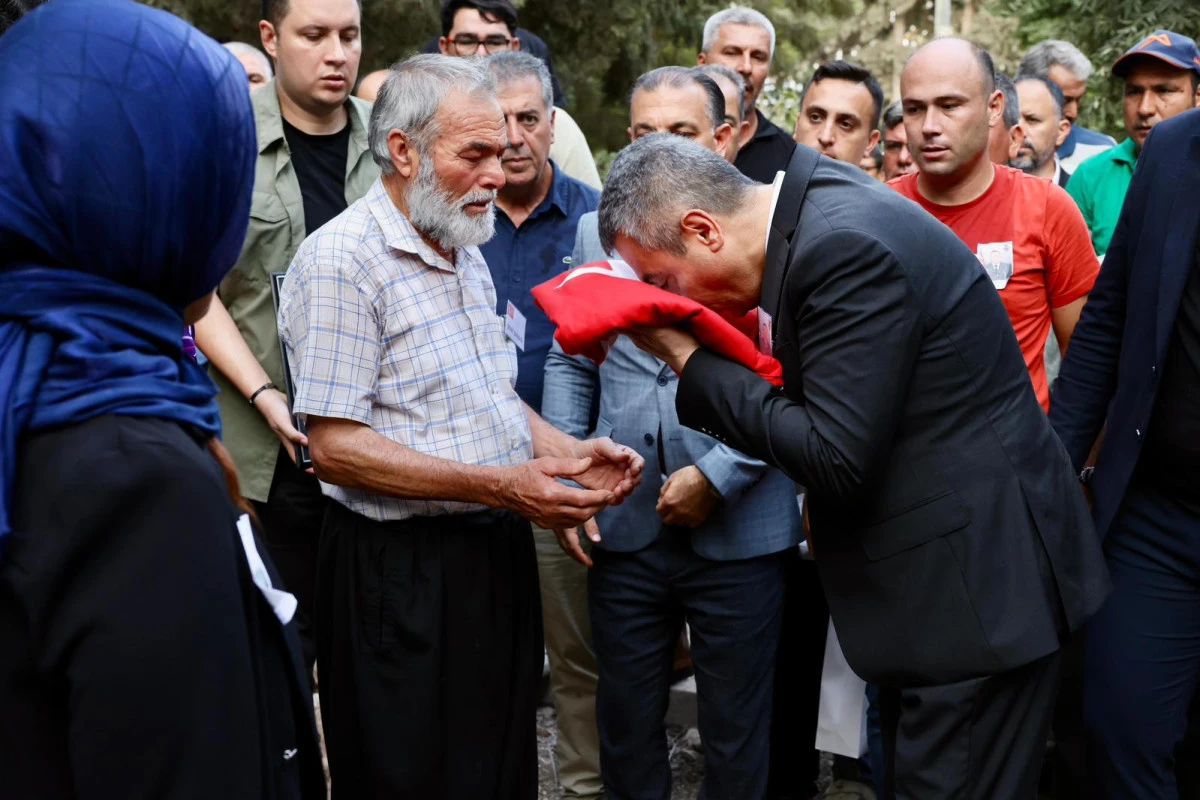 VALİ ATİLLA TOROS, ŞEHİT PİYADE UZMAN ÇAVUŞ HÜSEYİN GÜNAY’IN CENAZE TÖRENİNE KATILDI