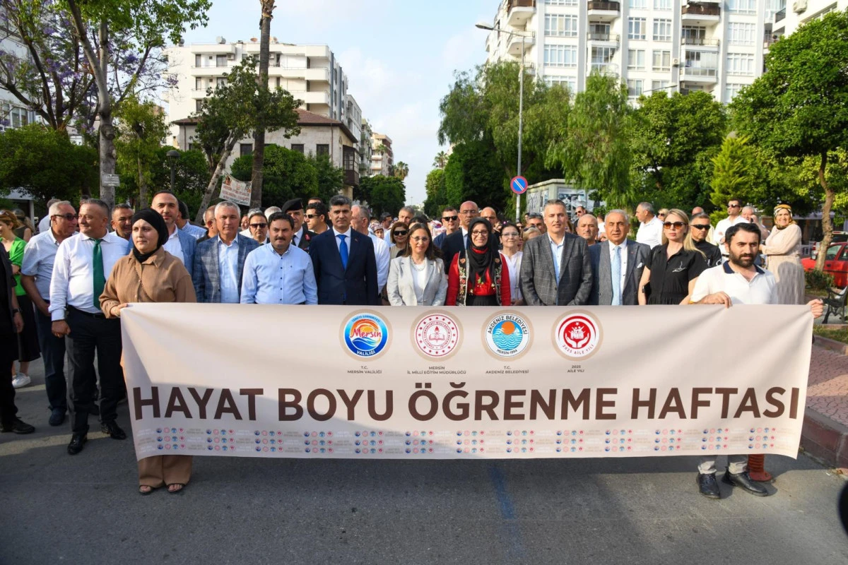 VALİ ATİLLA TOROS VE EŞİ DUDU İREM TOROS, ÇOCUKLARLA, AİLELERLE VE ŞEHİT YAKINLARIYLA BULUŞTU