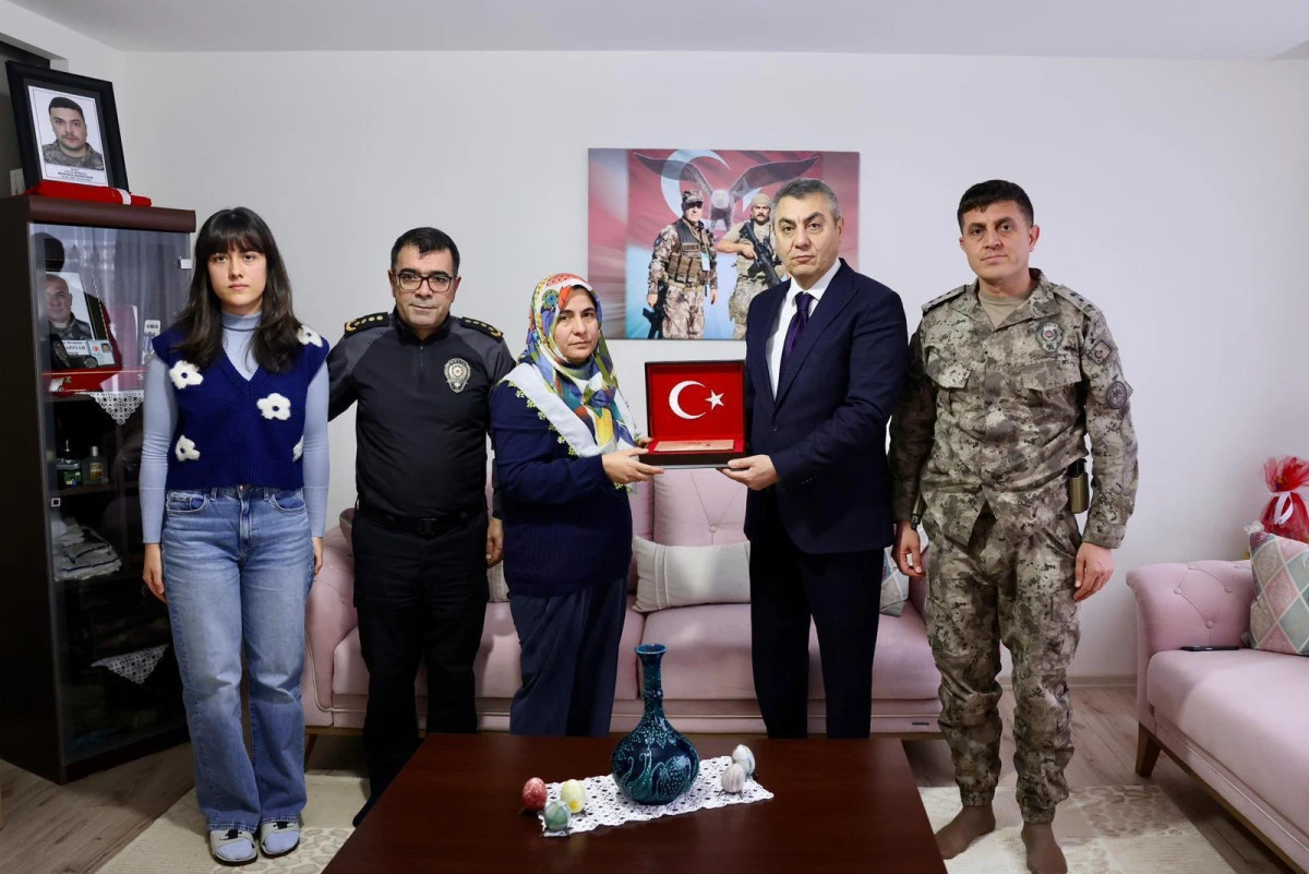 VALİ ATİLLA TOROS VE EŞİ DUDU İREM TOROS&rsquo;TAN MERSİN&rsquo;DE İKİ AYRI ZİYARET