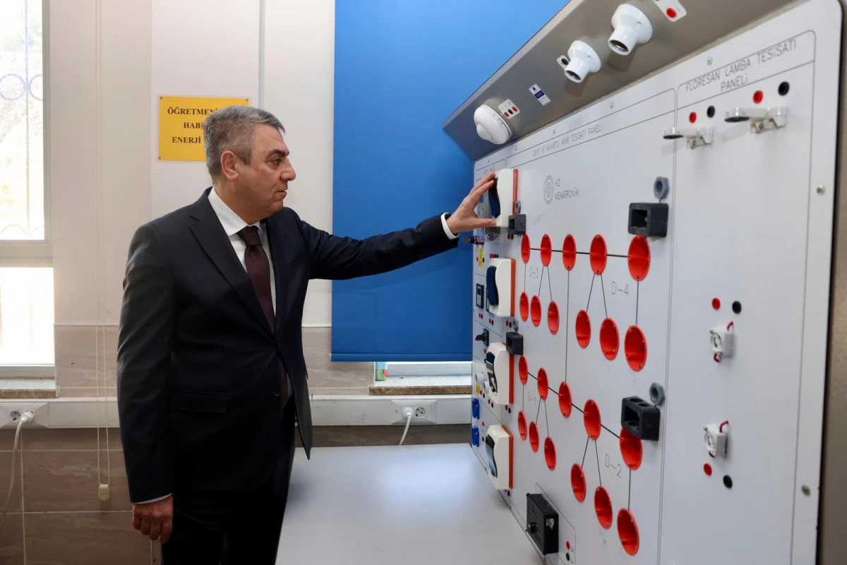 VALİ ATİLLA TOROS&rsquo;TAN YOĞUN MESAİ: EĞİTİM, G&Uuml;VENLİK VE SOSYAL POLİTİKALAR G&Uuml;NDEMDE