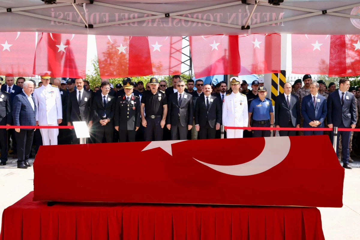 VALİ TOROS, ŞEHİT POLİS MEMURU MUSTAFA KARAPINAR’IN CENAZE TÖRENİNE KATILDI