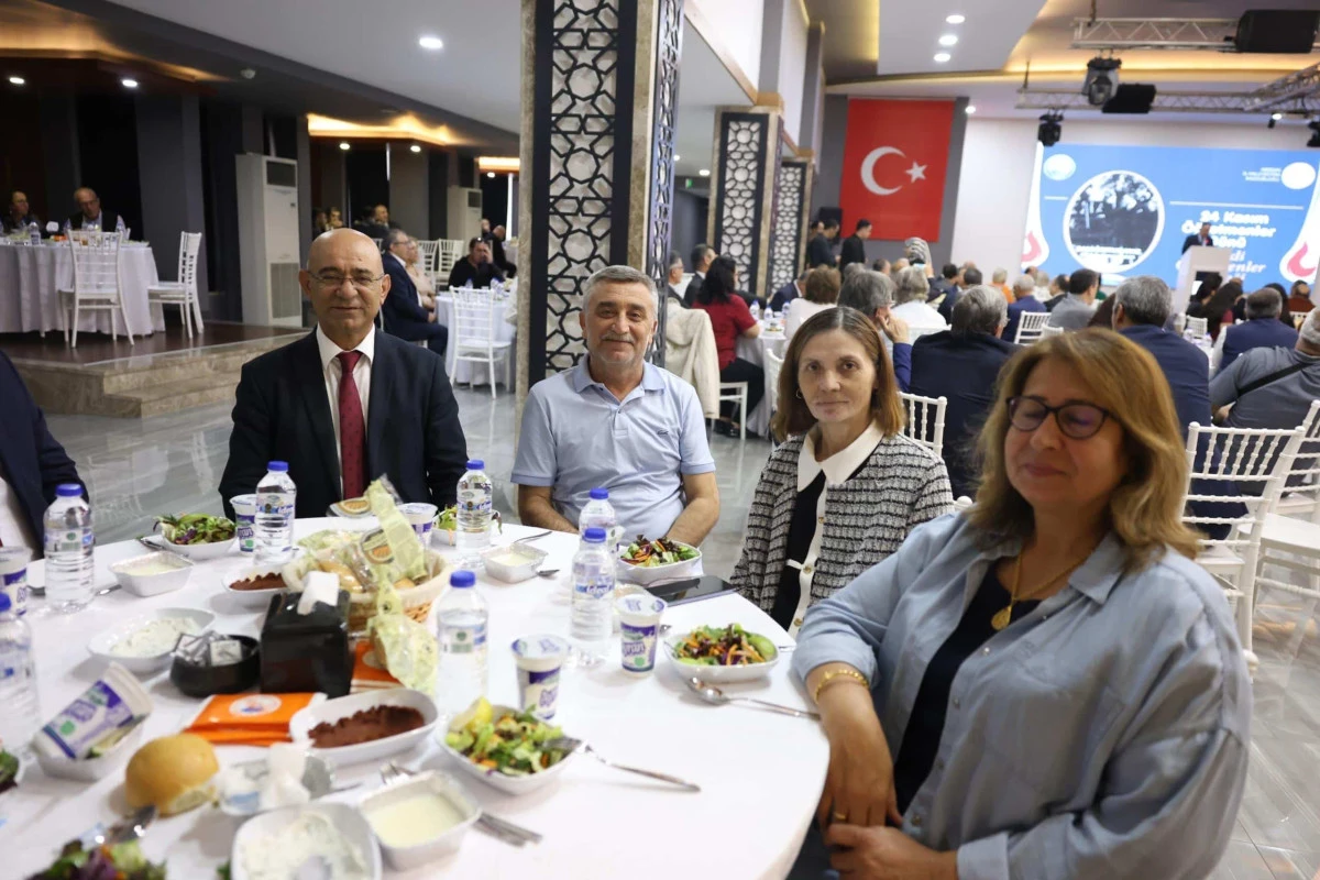 VALİ TOROS VE İL MİLLÎ EĞİTİM MÜDÜRÜ ÖZDEMİRCİ, EMEKLİ ÖĞRETMENLERLE BİR ARAYA GELDİ