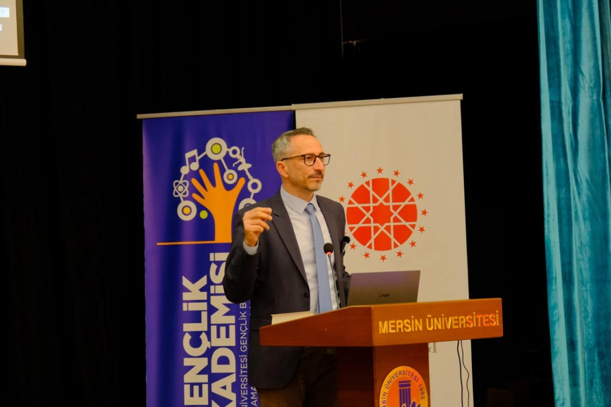 YAPAY ZEK&Acirc; &Ccedil;AĞINDA SES VE G&Ouml;R&Uuml;NT&Uuml;N&Uuml;N GELECEĞİ İLE ALGORİTMA OKURYAZARLIĞI EĞİTİMLERİ D&Uuml;ZENLENDİ