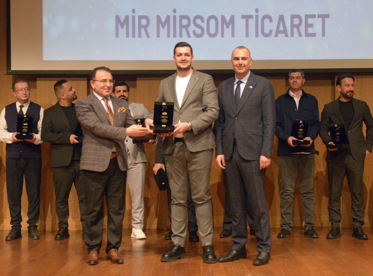 YAŞ MEYVE SEBZE İHRACATININ YILDIZLARI MERSİN&rsquo;DE &Ouml;D&Uuml;LLENDİRİLDİ