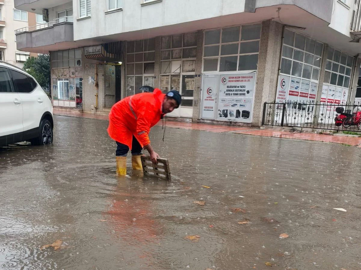 YENİŞEHİR BELEDİYESİ YAĞIŞA KARŞI SAHADA: MERKEZ VE KIRSALDA EŞ ZAMANLI M&Uuml;DAHALE