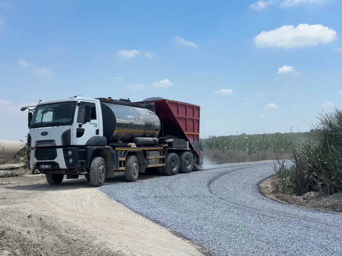 YUNUS EMRE MAHALLESİ&rsquo;NDE DENİZE ULAŞIM YOLU YENİLENDİ